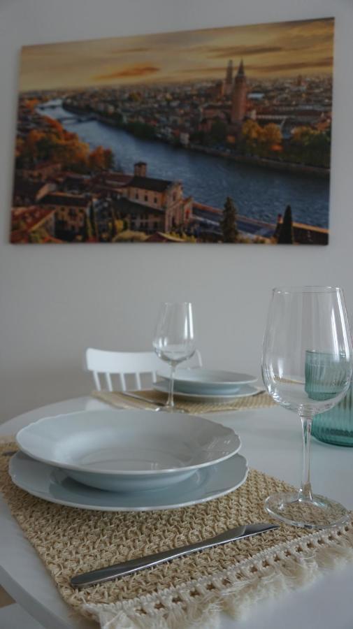 Appartamento A Verona E Parcheggio Nella Proprieta エクステリア 写真